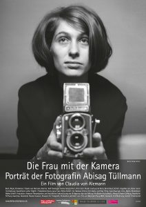 Die Frau mit der Kamera - Porträt der Fotografin Abisag Tüllmann (Poster)
