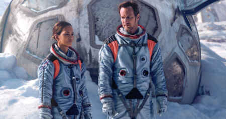 Halle Berry und Patrick Wilson in Roland Emmerichs „Moonfall“ - ab morgen im Kino. Copyright: Leonine