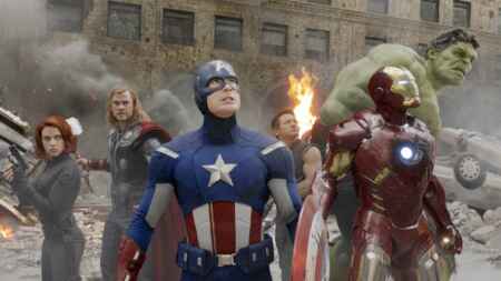 The Avengers: Black Widow, Thor, Captain America, Hawkeye, Iron Man und Hulk.