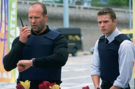„Chaos“ im TV: Man sieht Jason Statham (l.) und Ryan Philippe als Polizisten.